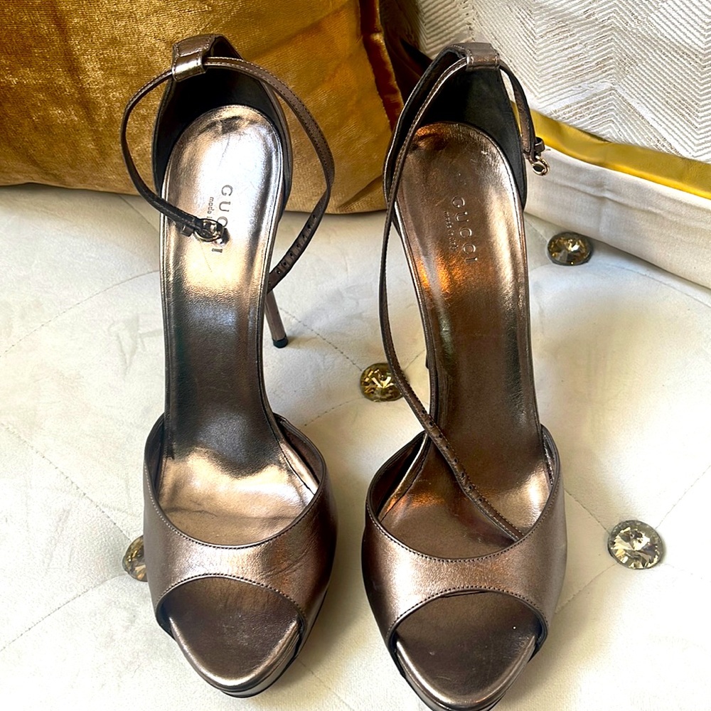 Gucci sandal Sz 40 1/2. Very gently used, only worn once.